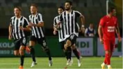 24'ü futbolcu 34 korona vakası tespit edilen İzmir ekibi Altay'ın maçı ertelendi 24'ü futbolcu 34 korona vakası tespit edilen İzmir ekibi Altay'ın maçı ertelendi