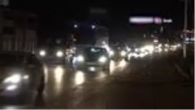 43 ilin geçiş güzergahında hafta sonu trafik yoğunluğu: Binlerce kişi yollara akın etti 43 ilin geçiş güzergahında hafta sonu trafik yoğunluğu: Binlerce kişi yollara akın etti