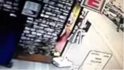 Son dakika haber... Alacak verecek kavgasında kan aktı...Panik anları kamerada Son dakika haber... Alacak verecek kavgasında kan aktı...Panik anları kamerada