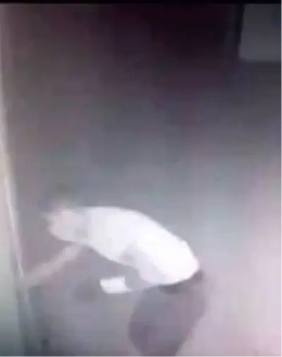 Alçılı kolla hırsızlık yaptı Alçılı kolla hırsızlık yaptı