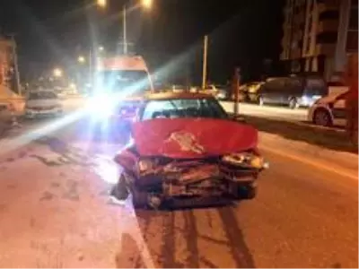 Alkollü sürücü park halindeki otomobile çarptı: 1 yaralı Alkollü sürücü park halindeki otomobile çarptı: 1 yaralı