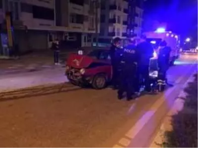 Alkollü sürücü park halindeki otomobile çarptı: 1 yaralı Alkollü sürücü park halindeki otomobile çarptı: 1 yaralı