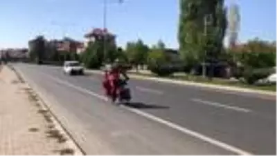 Ankara'ya pedal çeviren bisikletli Banaz'a ulaştı Ankara'ya pedal çeviren bisikletli Banaz'a ulaştı