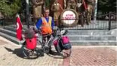 Ankara'ya pedal çeviren bisikletli Banaz'a ulaştı Ankara'ya pedal çeviren bisikletli Banaz'a ulaştı