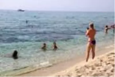 Antalya'da hava yaz aylarını aratmadı, sahiller doldu Antalya'da hava yaz aylarını aratmadı, sahiller doldu