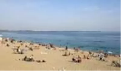 Antalya'da hava yaz aylarını aratmadı, sahiller doldu Antalya'da hava yaz aylarını aratmadı, sahiller doldu