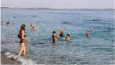 Antalya'da hava yaz aylarını aratmadı, sahiller doldu Antalya'da hava yaz aylarını aratmadı, sahiller doldu
