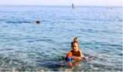 Antalya'da hava yaz aylarını aratmadı, sahiller doldu Antalya'da hava yaz aylarını aratmadı, sahiller doldu