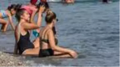 Antalya'da hava yaz aylarını aratmadı, sahiller doldu Antalya'da hava yaz aylarını aratmadı, sahiller doldu