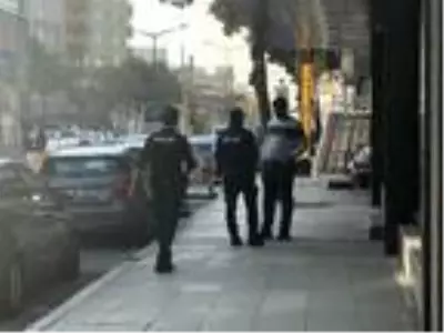 Ataşehir'de maske denetimi; Maskeli çocuklara şeker dağıtıldı Ataşehir'de maske denetimi; Maskeli çocuklara şeker dağıtıldı