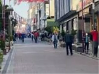 Ataşehir'de maske denetimi; Maskeli çocuklara şeker dağıtıldı Ataşehir'de maske denetimi; Maskeli çocuklara şeker dağıtıldı