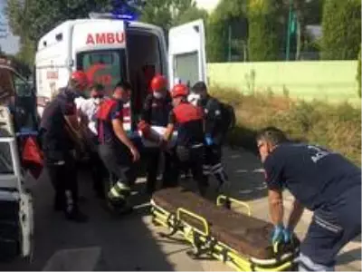Seyir halindeki araca çarptı: 2 yaralı Seyir halindeki araca çarptı: 2 yaralı