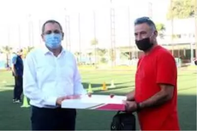 Ayvalık Belediye Başkanı Mesut Ergin geleceğin futbolcularıyla buluştu