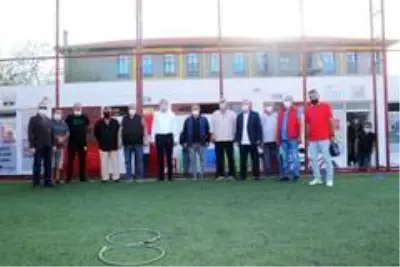 Ayvalık Belediye Başkanı Mesut Ergin geleceğin futbolcularıyla buluştu