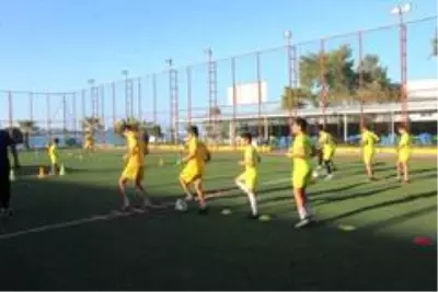 Ayvalık Belediye Başkanı Mesut Ergin geleceğin futbolcularıyla buluştu