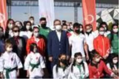 Son dakika haber | Gençlik ve Spor Bakanı Kasapoğlu, Konya'da olimpik yüzme havuzunun temelini attı Açıklaması Son dakika haber | Gençlik ve Spor Bakanı Kasapoğlu, Konya'da olimpik yüzme havuzunun temelini attı Açıklaması