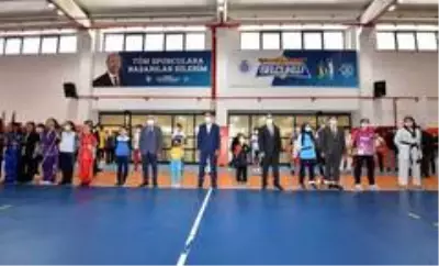Bakan Kasapoğlu: 'Yüzme bilmeyen 1 milyon kişiyi havuzlarla buluşturacağız' Bakan Kasapoğlu: 'Yüzme bilmeyen 1 milyon kişiyi havuzlarla buluşturacağız'