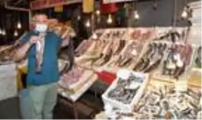 Balık tezgahında renkli ışık hilesi Balık tezgahında renkli ışık hilesi