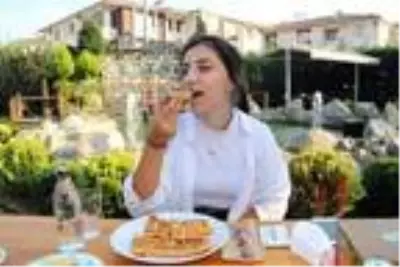 Balıklı pide kırmızı et sevmeyenlerin gözdesi oldu Balıklı pide kırmızı et sevmeyenlerin gözdesi oldu