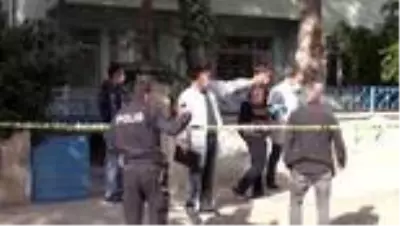 Bir apartmanın bodrumunda dinamit lokumları bulundu Bir apartmanın bodrumunda dinamit lokumları bulundu