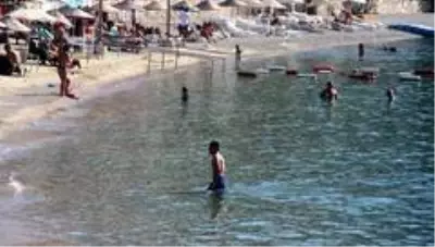 Sahiller yerli ve yabancı turistlerle doldu Sahiller yerli ve yabancı turistlerle doldu
