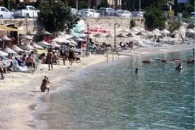 Sahiller yerli ve yabancı turistlerle doldu Sahiller yerli ve yabancı turistlerle doldu