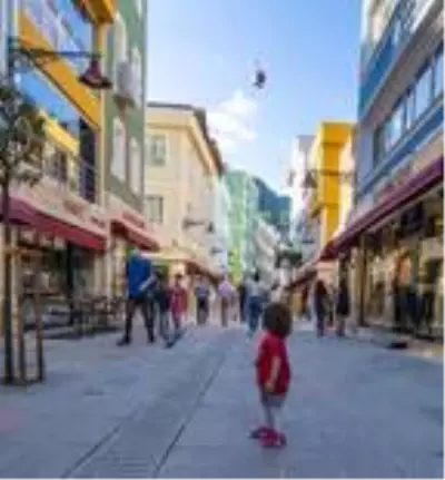 Bu cadde gökkuşağını andırıyor Bu cadde gökkuşağını andırıyor