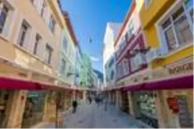 Bu cadde gökkuşağını andırıyor Bu cadde gökkuşağını andırıyor