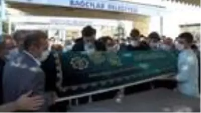 Büyükçekmece'deki uçak kazasında ölen pilot son yolculuğuna uğurlandı Büyükçekmece'deki uçak kazasında ölen pilot son yolculuğuna uğurlandı