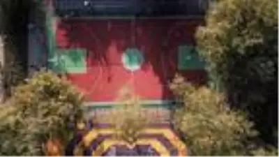 Caddebostan Sahili'nde dikkat çeken kalabalık Caddebostan Sahili'nde dikkat çeken kalabalık