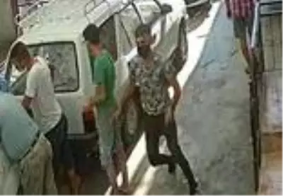 İzmir'de film gibi olay: Hırsızı kutudaki parmak izi yakalattı İzmir'de film gibi olay: Hırsızı kutudaki parmak izi yakalattı