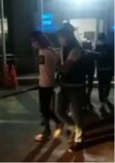 İzmir'de film gibi olay: Hırsızı kutudaki parmak izi yakalattı İzmir'de film gibi olay: Hırsızı kutudaki parmak izi yakalattı