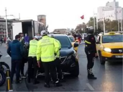 Son dakika! Cipiyle İstanbul turuna çıkan korona virüslü şahıs, trafik polisine yakalandı Son dakika! Cipiyle İstanbul turuna çıkan korona virüslü şahıs, trafik polisine yakalandı