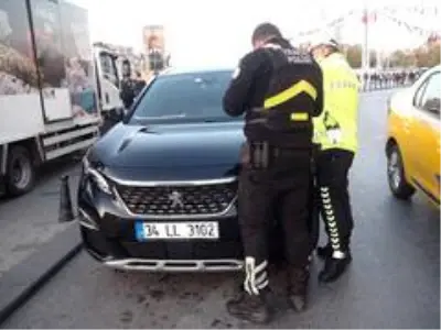 Son dakika! Cipiyle İstanbul turuna çıkan korona virüslü şahıs, trafik polisine yakalandı Son dakika! Cipiyle İstanbul turuna çıkan korona virüslü şahıs, trafik polisine yakalandı