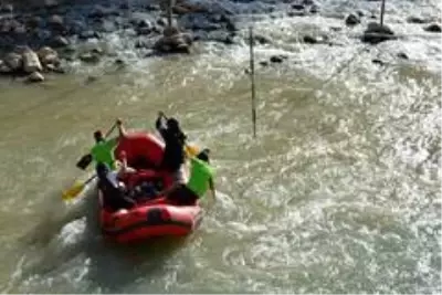 Çukurca rafting takımı Türkiye şampiyonasına hazır Çukurca rafting takımı Türkiye şampiyonasına hazır