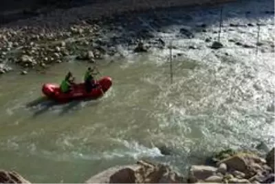Çukurca rafting takımı Türkiye şampiyonasına hazır Çukurca rafting takımı Türkiye şampiyonasına hazır