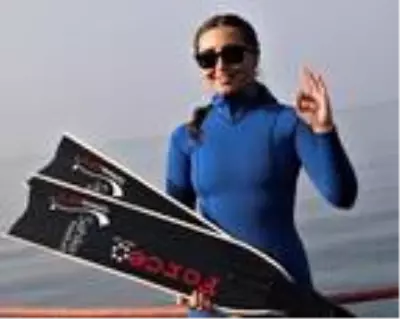 Dalış şampiyonu Şahika Ercümen, su altında Türk bayrağı açtı Dalış şampiyonu Şahika Ercümen, su altında Türk bayrağı açtı