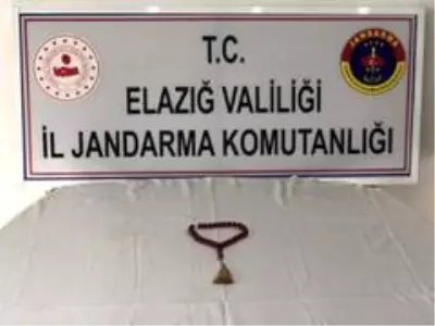 Dede yadigarı 27 bin TL'lik tespih bulundu, sahibine teslim edildi Dede yadigarı 27 bin TL'lik tespih bulundu, sahibine teslim edildi