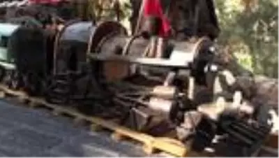 Demir yolu emeklisi 'kara tren' tutkusunu bahçesinde sergilediği maketle yaşatıyor Demir yolu emeklisi 'kara tren' tutkusunu bahçesinde sergilediği maketle yaşatıyor
