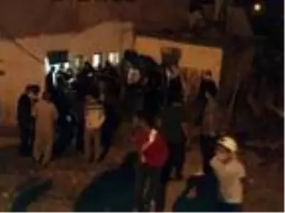 17 yaşındaki genç, dut ağacına bağladığı iple kendini astı 17 yaşındaki genç, dut ağacına bağladığı iple kendini astı
