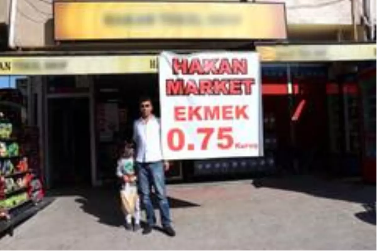 Ekmeği 0,75 kuruştan satan mahalle bakkalı vatandaşları mutlu etti