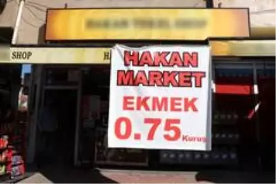 Ekmeği 0,75 kuruştan satan mahalle bakkalı vatandaşları mutlu etti Ekmeği 0,75 kuruştan satan mahalle bakkalı vatandaşları mutlu etti