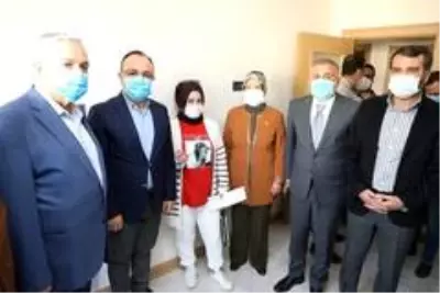 Elazığ'da ilk biten deprem konutları hak sahiplerine teslim edilmeye başladı Elazığ'da ilk biten deprem konutları hak sahiplerine teslim edilmeye başladı