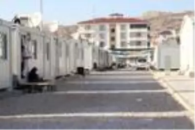 Elazığ'daki depremzedeler, evlerine kavuşacağı günü heyecanla bekliyor Elazığ'daki depremzedeler, evlerine kavuşacağı günü heyecanla bekliyor