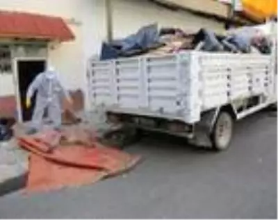 Evinden 2 kamyon çöp çıkan yaşlı kadının koronavirüs testi pozitif çıktı Evinden 2 kamyon çöp çıkan yaşlı kadının koronavirüs testi pozitif çıktı