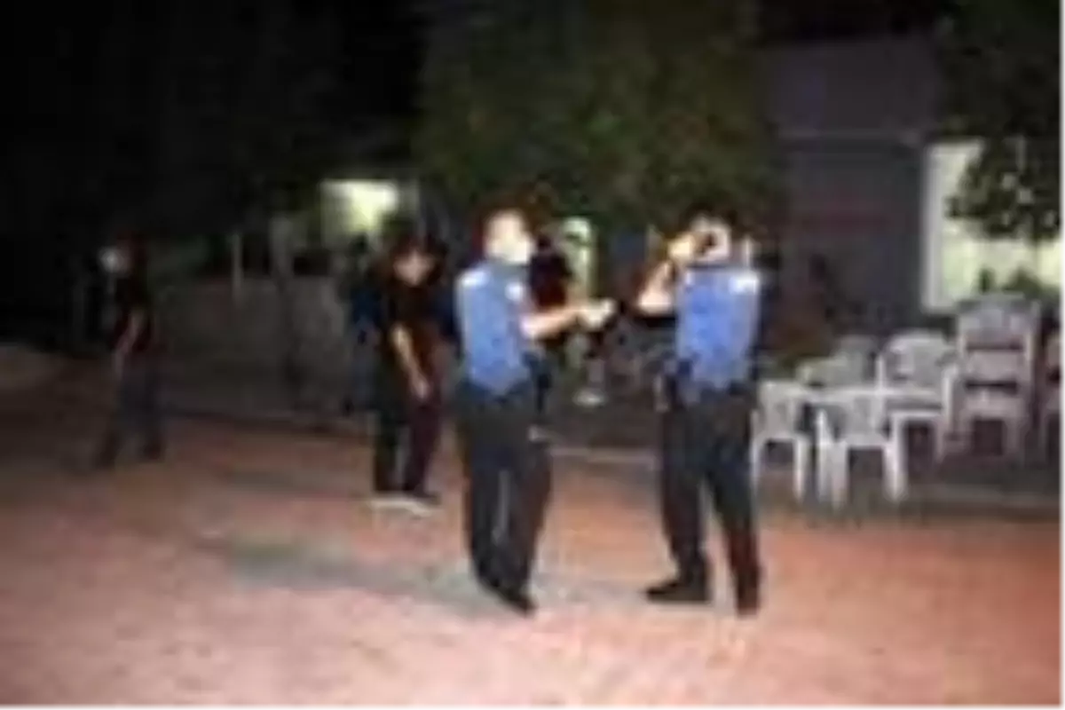 Evine izinsiz giren kişi tarafından silahlı saldırıya uğradı