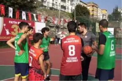 Fatih'te 7'nci sokak basketbol turnuvası başladı Fatih'te 7'nci sokak basketbol turnuvası başladı