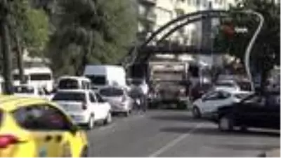 Gaziantep'te trafik çilesi...Yüzlerce metre uzayan trafik çileye dönüştü Gaziantep'te trafik çilesi...Yüzlerce metre uzayan trafik çileye dönüştü