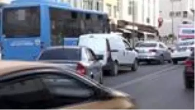 Gaziantep'te trafik çilesi...Yüzlerce metre uzayan trafik çileye dönüştü Gaziantep'te trafik çilesi...Yüzlerce metre uzayan trafik çileye dönüştü