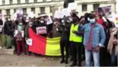 Gine'deki gösterilere polis müdahalesi, İngiltere'de protesto edildi Gine'deki gösterilere polis müdahalesi, İngiltere'de protesto edildi